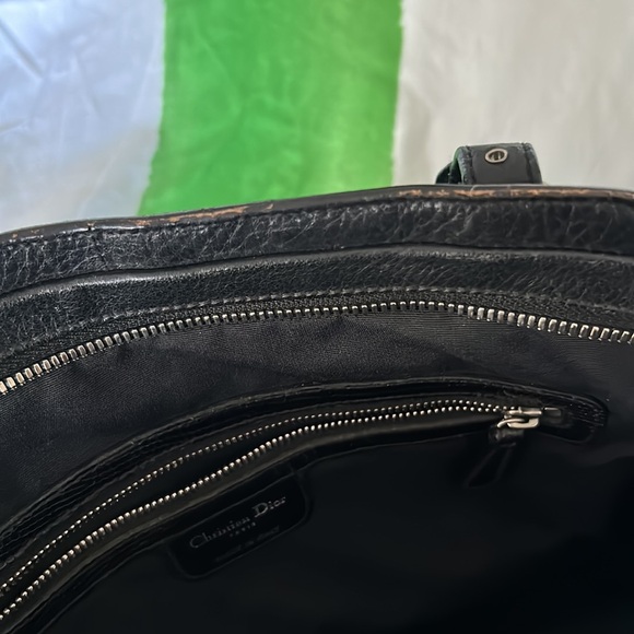 Christian Dior grommet bagPreloved has a few discoloration but not noticeable - Picture 4 of 9